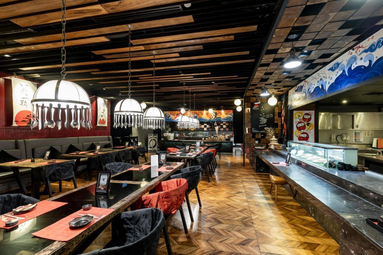 So/ Bangkok Hotel Exterior foto Interior of a restaurant in Madrid, Spain
