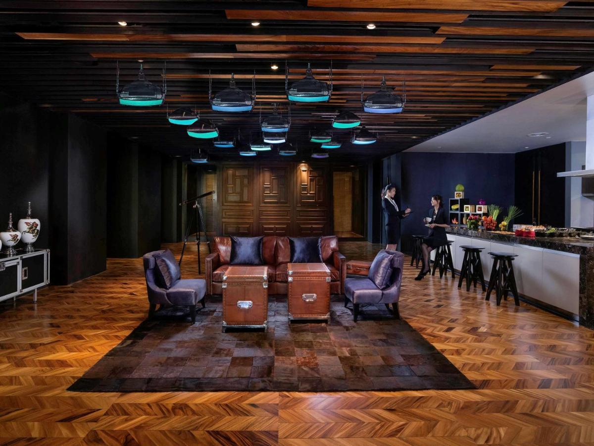 So/ Bangkok Hotel Exterior foto The interior of the 10000-square-foot (930 m2) private club at the Ritz-Carlton, Kuala Lumpur